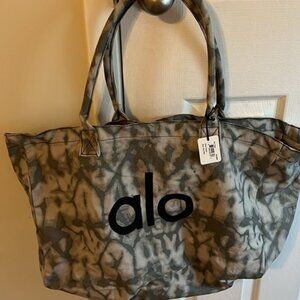 NWT ALO Yoga Tie Dye Shopper Tote Bag